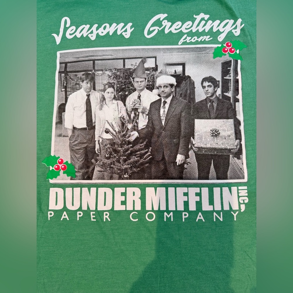 🎄Dunder Mifflin The Office Season’s Greetings Holiday Party Christmas T-Shirt L